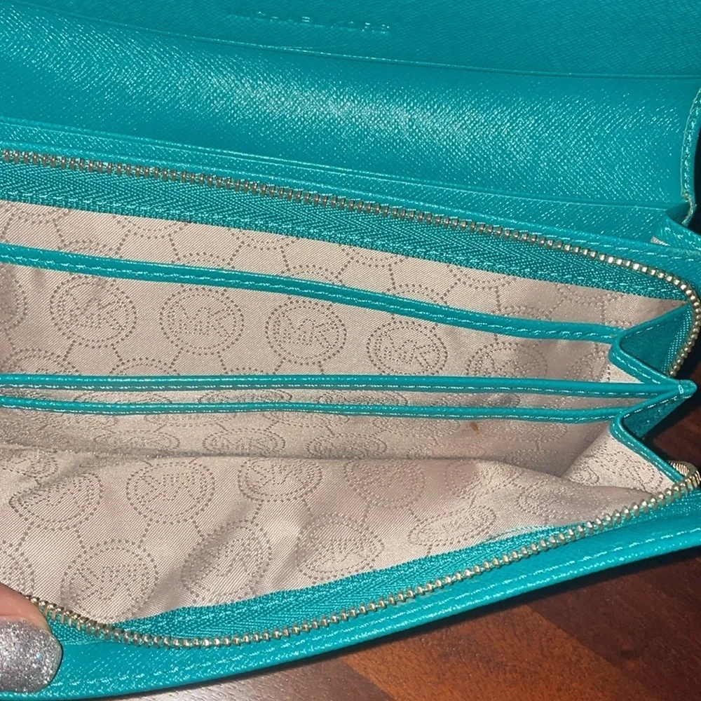MICHAEL KORS Wallet multi card holder zip change compartment gold hardware